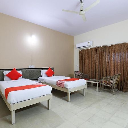 Oyo Hotel Park Veraval Exterior foto