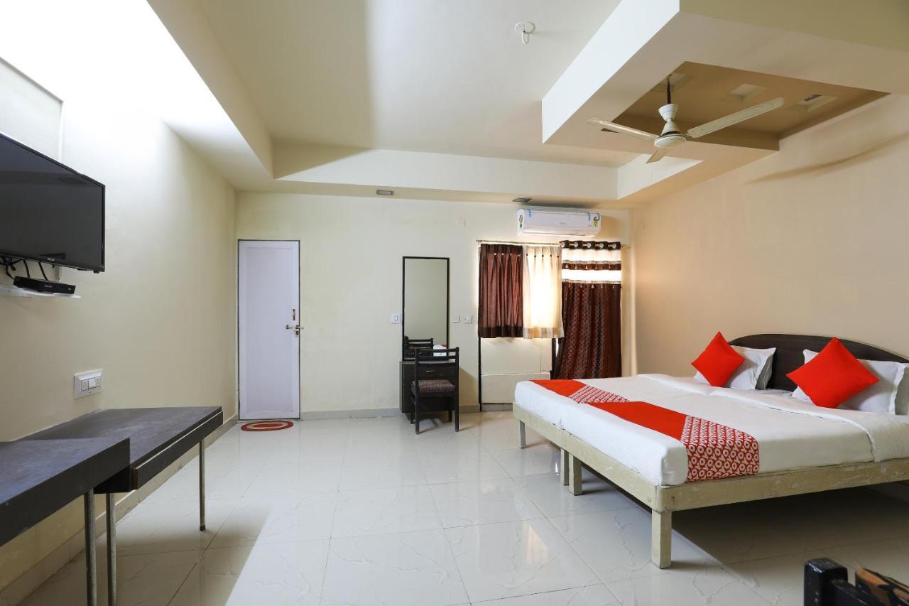 Oyo Hotel Park Veraval Exterior foto